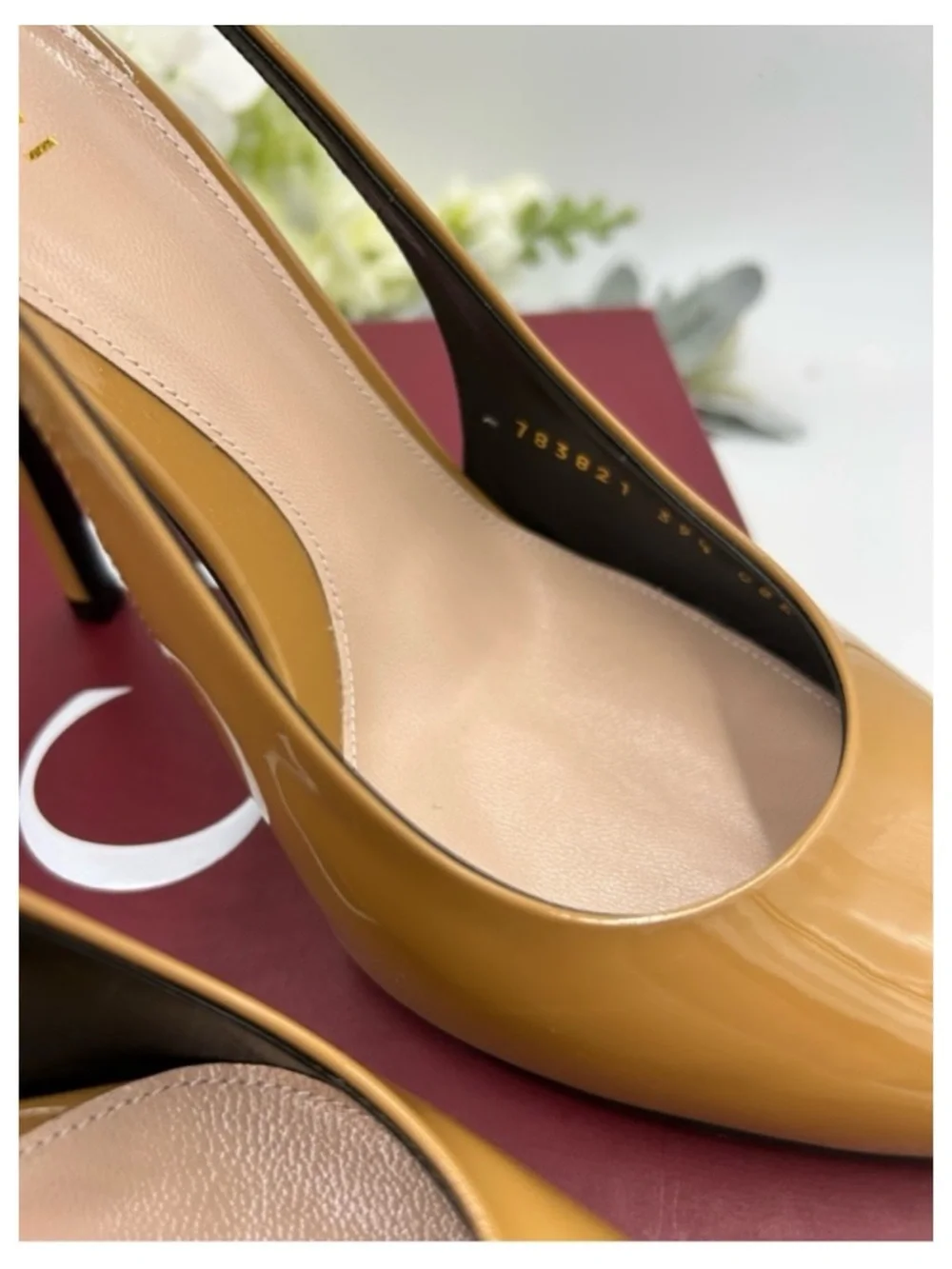 Woman's Gucci Signoria chain Patent Leather Slingback Pumps. Size 39.5